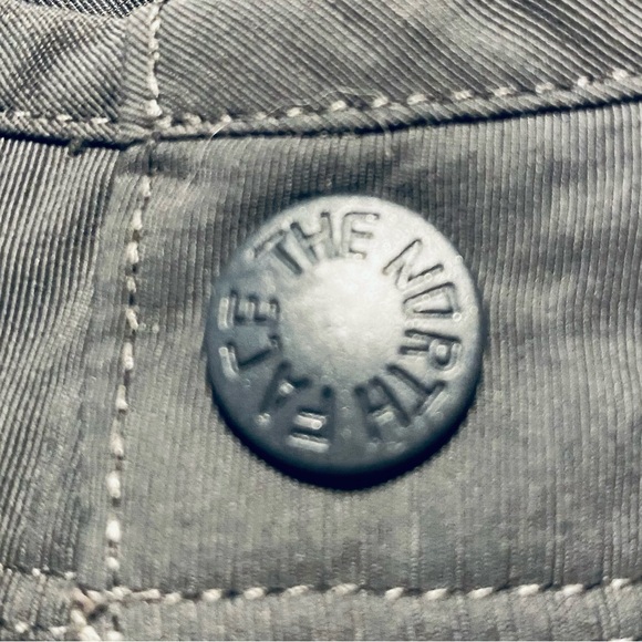 The North Face Mens Shorts Gray Zipper Pockets Size 40 - Picture 2 of 9